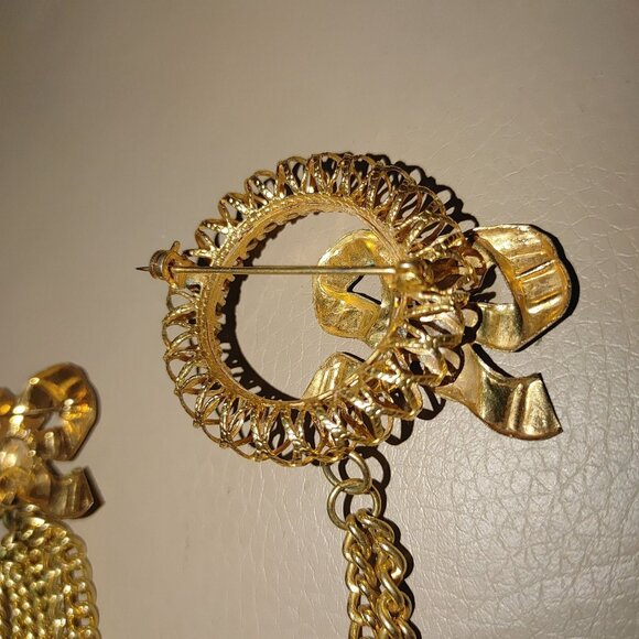 Swag Brooch Yellow Gold Tone Bow Chain Pin Set Ornate Tassel Dangle Detailing - Picture 3 of 14